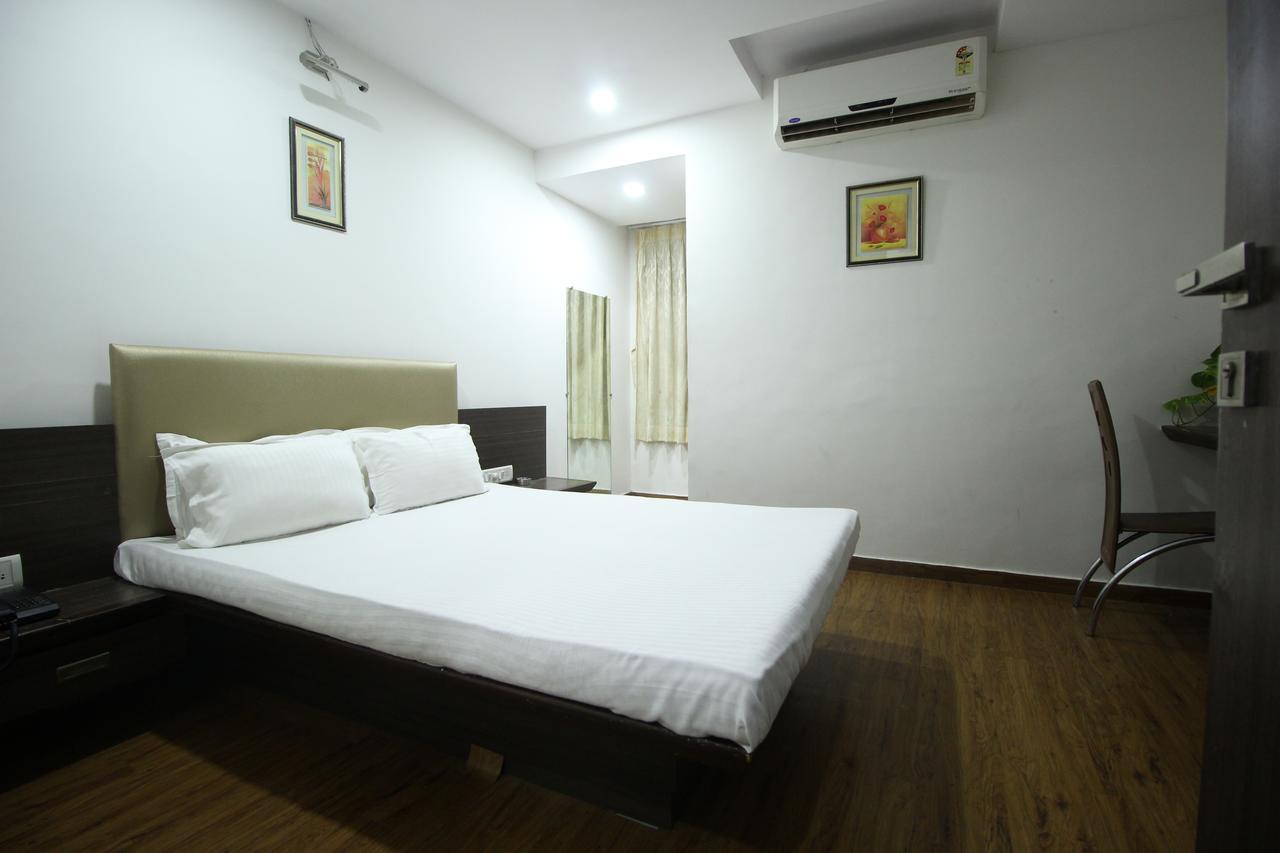 New Rajdhani Hotel Vadodara Kültér fotó