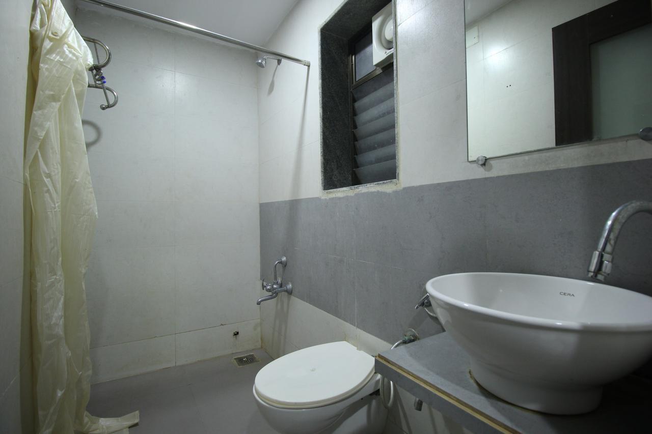 New Rajdhani Hotel Vadodara Kültér fotó
