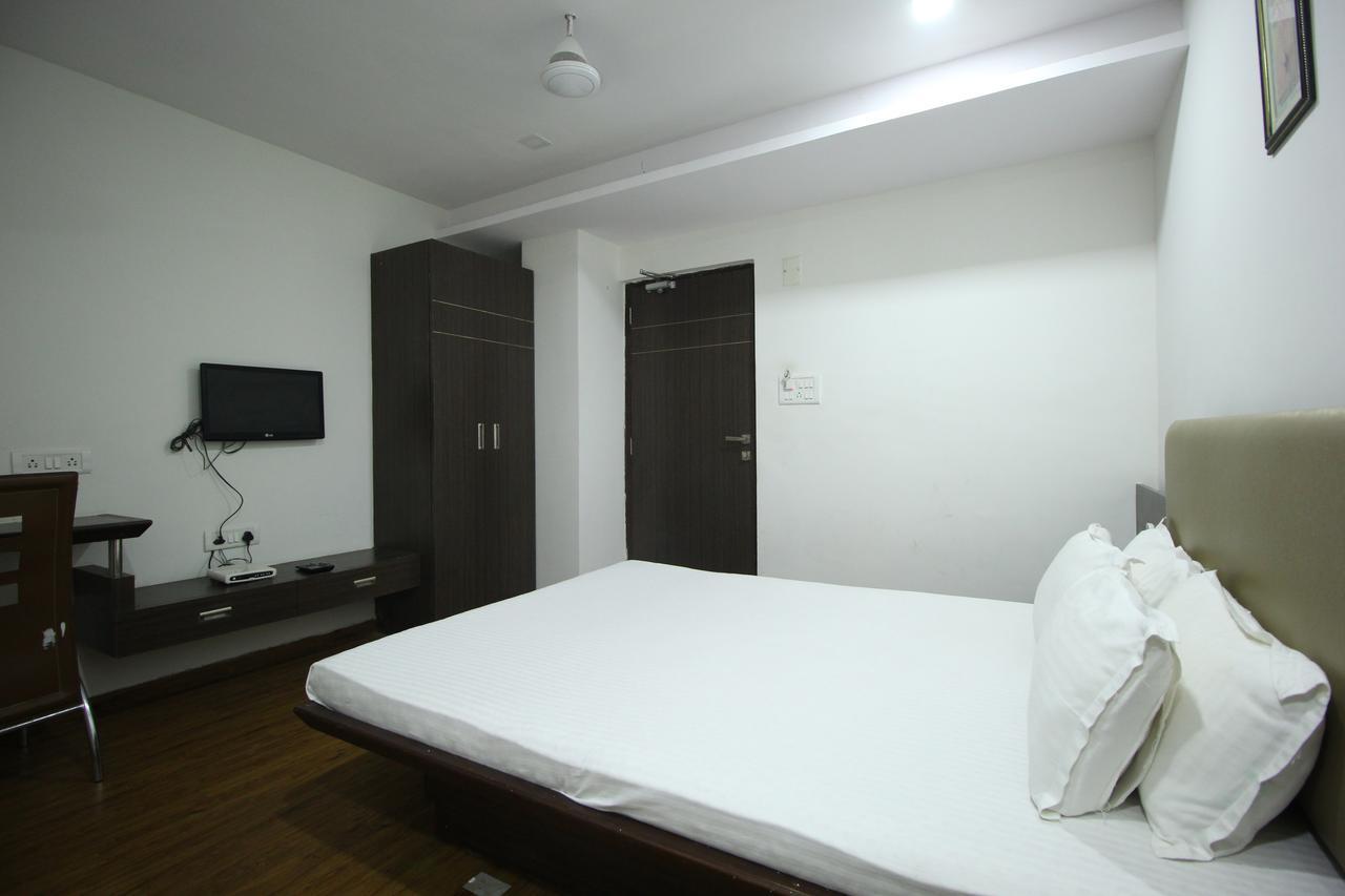 New Rajdhani Hotel Vadodara Kültér fotó