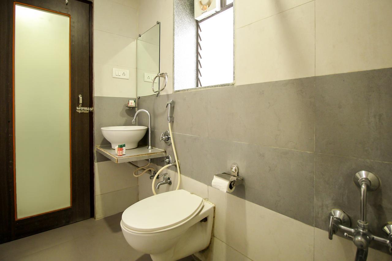 New Rajdhani Hotel Vadodara Kültér fotó
