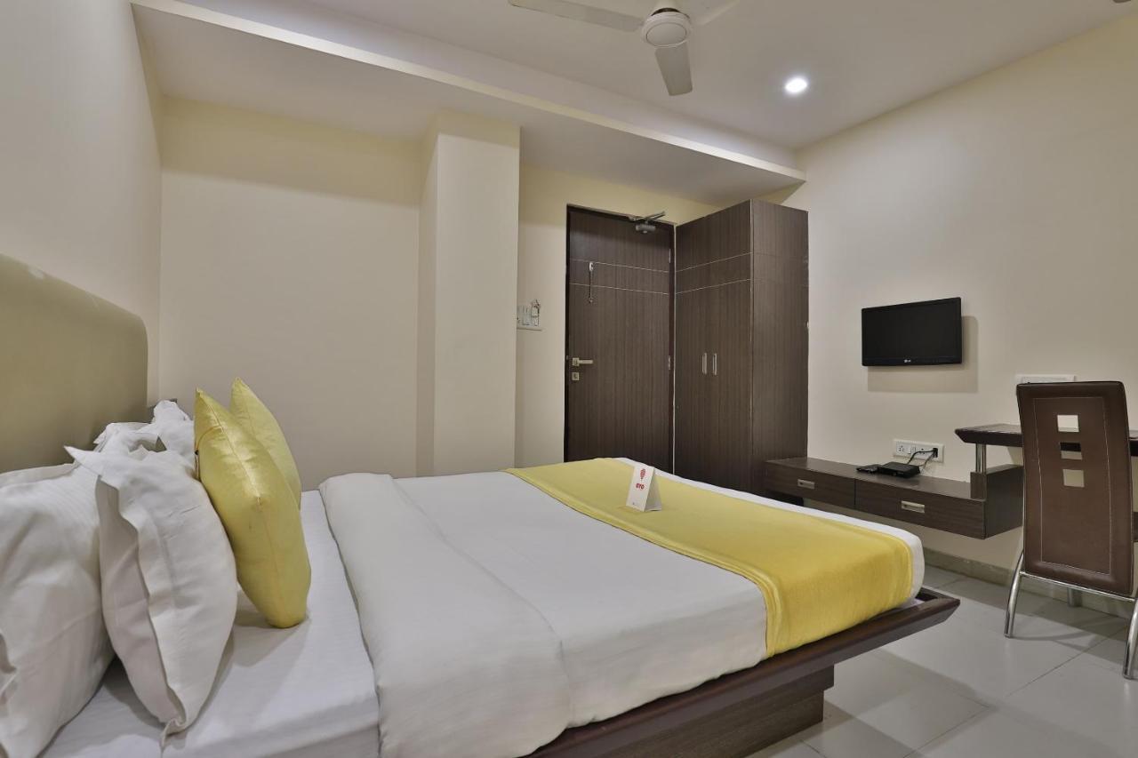 New Rajdhani Hotel Vadodara Kültér fotó