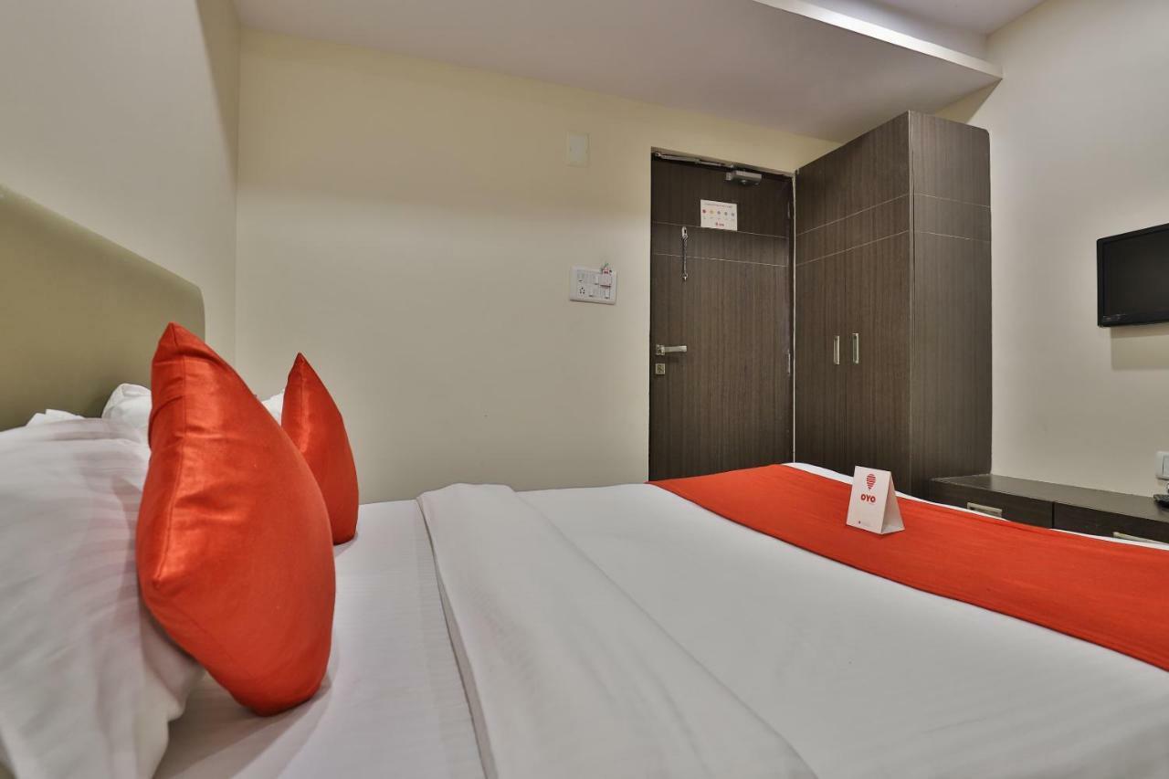New Rajdhani Hotel Vadodara Kültér fotó